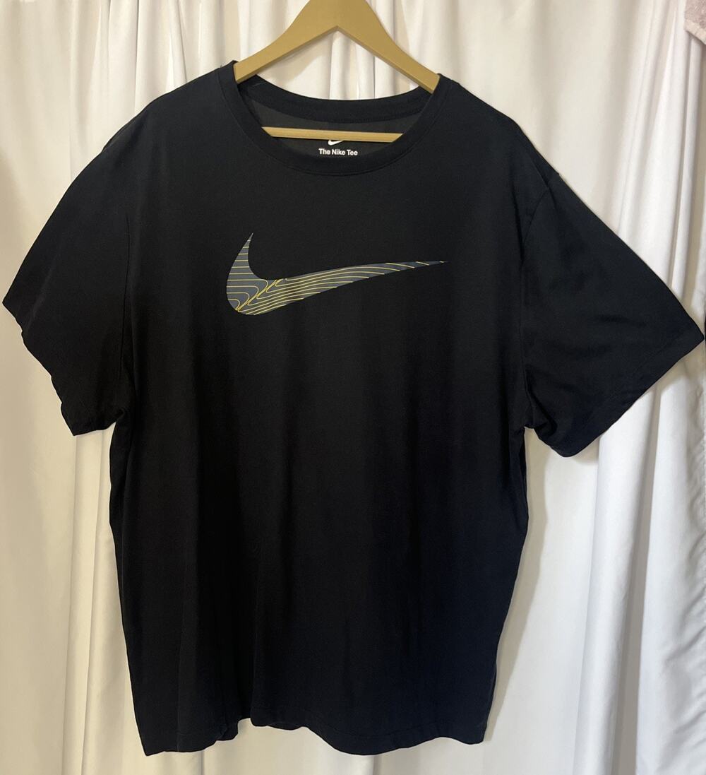 Nike Dri-FIT Men’s XXL Black Graphic Swoosh Short Sleeve T-Shirt